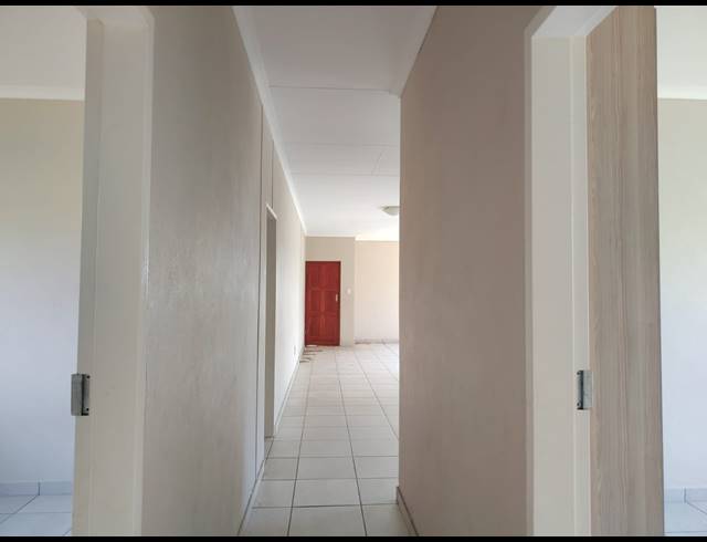 3 BEDROOM TOWNHOUSE FOR SALE IN WATERKLOOF AH
